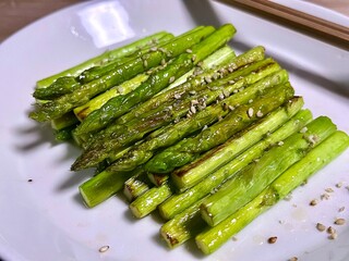 アスパラガスのバター炒め