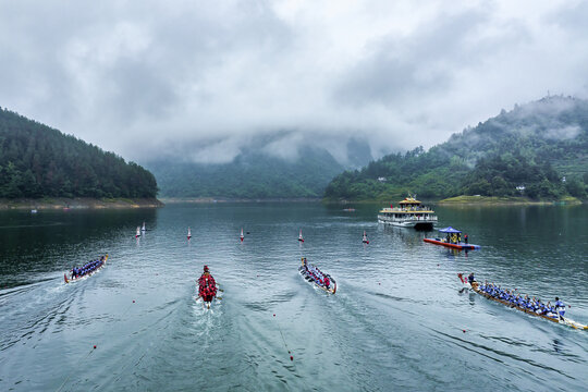 Chongqing wulong furong river dragon boat race