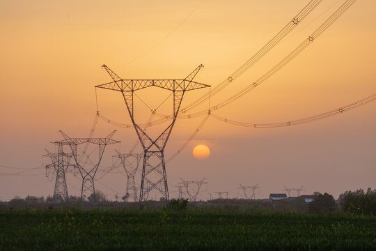 High voltage transmission line