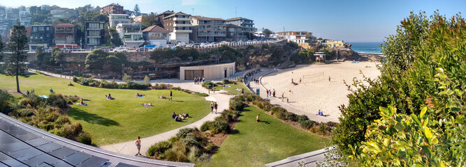 Panoramic picture of Tamarama Beach, located in Sydney, Australia - obrazy, fototapety, plakaty