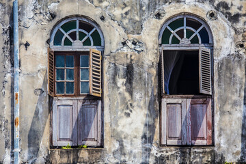 Fototapeta na wymiar Old stone house windows at Stone Town, Tanzania. Old colonial architecture of Zanzibar city, Tanzania
