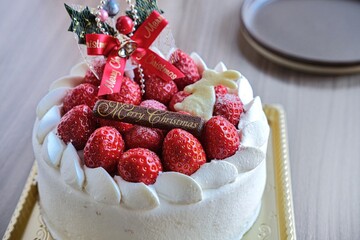 いちごを贅沢に使用したクリスマスケーキ