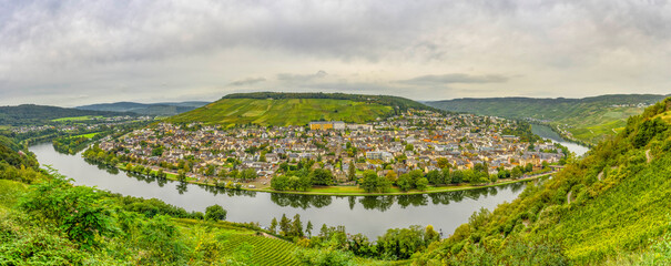 Bernkastel-Kues an der Mosel - Panorama
