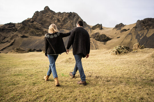 Couple in love against the background of mountains © Rock and Wasp