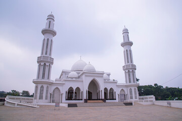 Fototapeta na wymiar The most Beautiful architectural Elias Ahmed Chowdhury College Jame Masjid in Bangladesh under the Blue sky