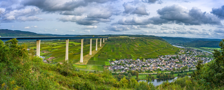 Autobahnbr&uuml;cke - Moseltal Br&uuml;cke A61 - Panorama