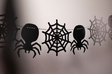 Girlanda z pająkiem i pajęczyną z okazji Halloween | Garland with a spider and cobweb for...