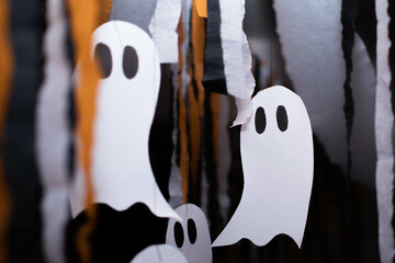 Ręcznie robione duszki z okazji Halloween | Handmade Halloween ghosts - obrazy, fototapety, plakaty
