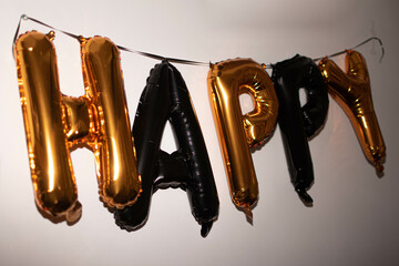 Napis "Happy" ułożony z balonów | The inscription "Happy" made of balloons