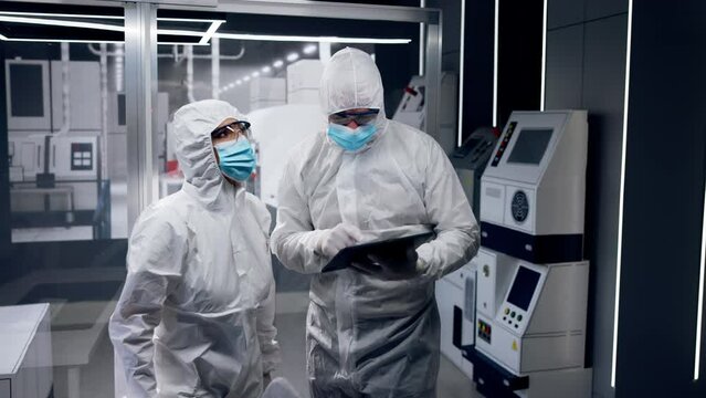 Sterile Semiconductor Manufacturing Factory And Workers