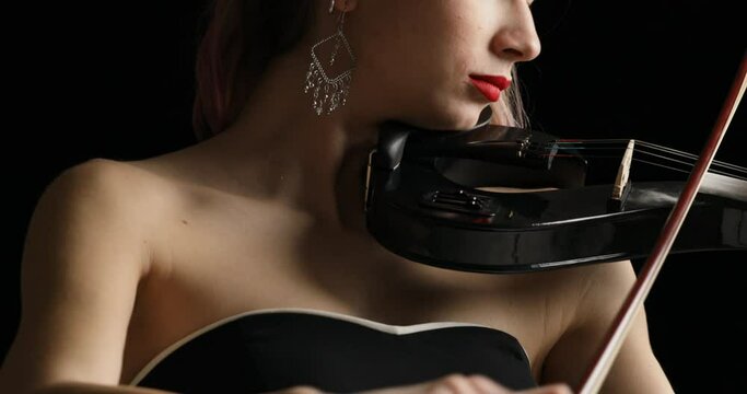 Transition from musician&rsquo;s face neck to violin