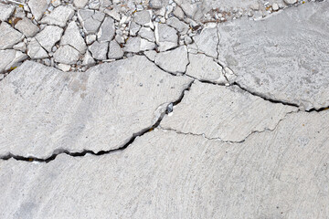 Home building problem. Floor cracked.