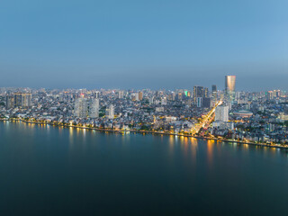 Fototapeta premium Hanoi skyline cityscape in Ho Tay West Lake with lake and city buildings