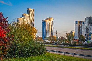 Fototapeta premium A fragment of the urban landscape on an autumn day