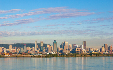 Fototapeta premium Montreal Skyline on a Clear Summer Day