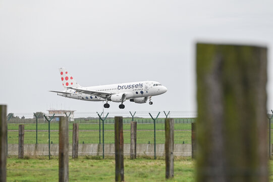 Belgique Aeroport Bruxelles Brussels Airport avion clotures securit&eacute; Airbus Brussels Airlines