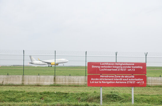 Belgique Aeroport Bruxelles Brussels Airport avion clotures securit&eacute;