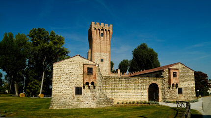 Castello di San Martino della Vaneza, Cervarese Santa Croce . Parco dei Colli Euganei. Padova. Italia - obrazy, fototapety, plakaty