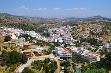 Fototapeta na wymiar Vista del pueblo blanco de Tolox, provincia de Málaga