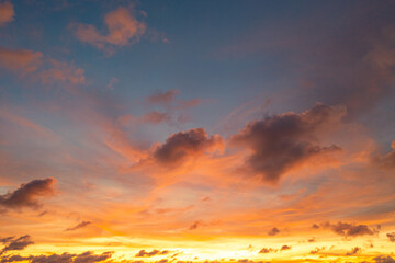 Fototapeta premium exotic pink red sky in sunset at Karon beach Phuket..Scene of colorful romantic sky sunset with changing the brilliant yellow sky gradually turned red. .beautiful sky of sunset in nature and travel 