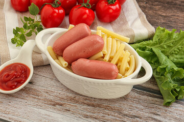 Mini sausages with pasta macheroni