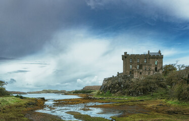 Dunvegan Castle ist der Stammsitz des schottischen MacLeod-Clans. Das Schloss liegt auf der Isle of...