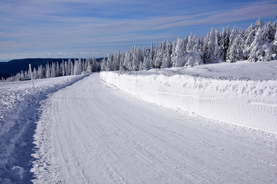 Krkono&scaron;sk&aacute; zima, sn&iacute;h, mr&aacute;z, slun&iacute;&scaron;ko