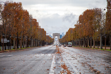 Paris, les champs élysées en automne
