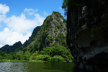 Tam Coc River Boat Tour in Ninh Binh, Vietnam - ベトナム ニンビン タムコック ボート 川下り