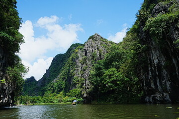 Tam Coc River Boat Tour in Ninh Binh, Vietnam - ベトナム ニンビン タムコック ボート 川下り