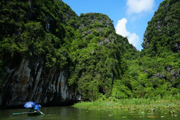 Tam Coc River Boat Tour in Ninh Binh, Vietnam - ベトナム ニンビン タムコック ボート 川下り
