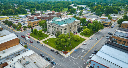 Aerial downtown Auburn Indiana courthouse with green lawn - obrazy, fototapety, plakaty