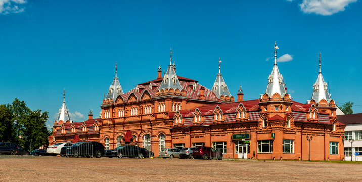 Krasnogorskaya Square with a beautiful building on it in the city of Sergiev Posad