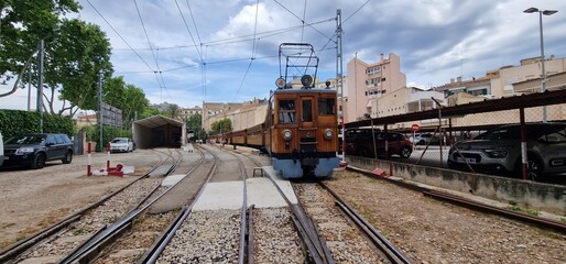 trip by train from palma de mallorca do soller town 