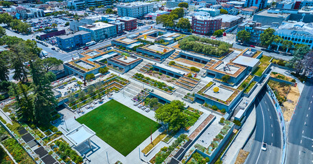 Oakland Museum of California aerial of grassy area with tiered garden beds - obrazy, fototapety, plakaty