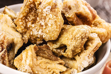 Crackling bowl, Brazilian appetizer made by frying bacon, leather or meat and lots of fat, taken from the pork belly.