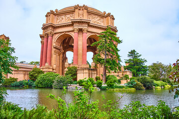 Lagoon with giant sycamore tree in front of Palace of Fine Arts open rotunda - obrazy, fototapety, plakaty