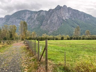 Mt. Si views with countryside foreground