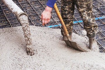 Concrete pouring during commercial concretion of building floors - obrazy, fototapety, plakaty