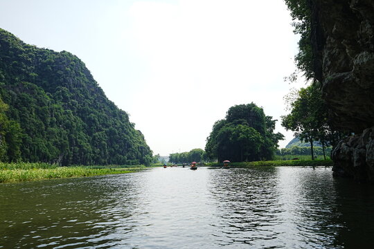 Tam Coc River Boat Tour in Ninh Binh, Vietnam - ベトナム ニンビン タムコック ボート 川下り