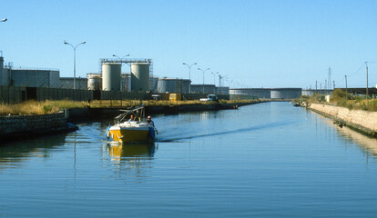 Raffinerie, Canal du Rhône.à Frontignan, Hérault, 34, France