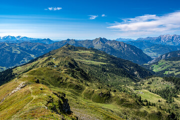 Panoramabild in den Bergen von Österreich