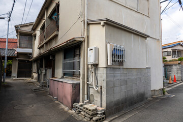 Fototapeta na wymiar 古い日本の集合住宅
