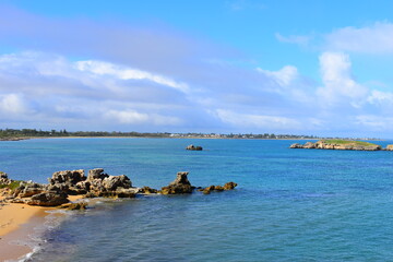 Fototapeta na wymiar Rocky limestone formations on the coast and beaches of Point Peron Rockingham Western Australia. September 2022.