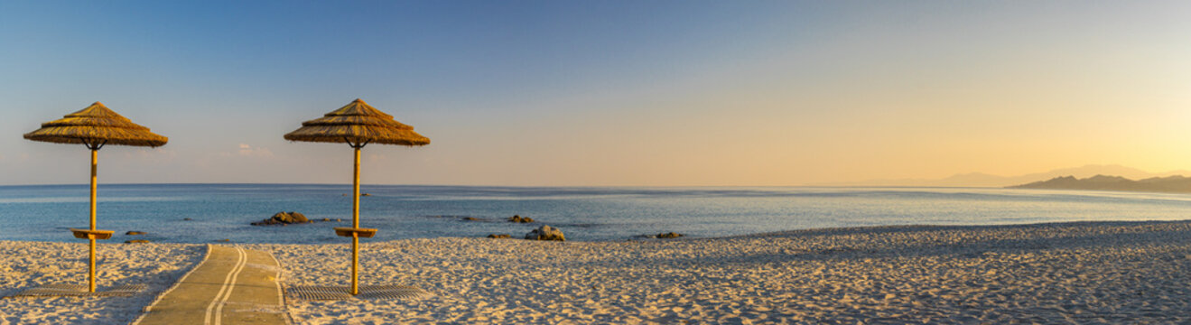 Plage de L'&Icirc;le-Rousse Korsika bei Sonnenaufgang