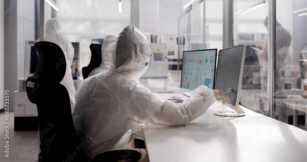 Aufkleber engineer using software technology