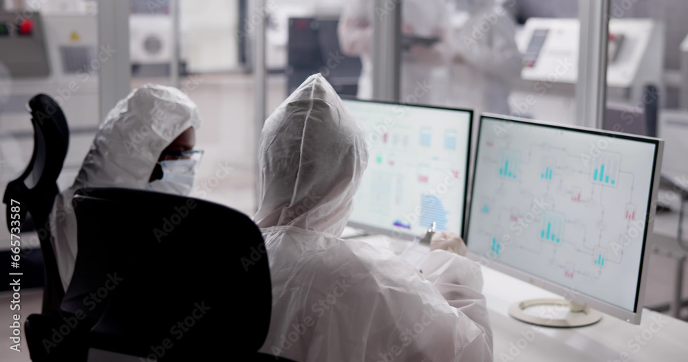 Aufkleber engineer using software technology