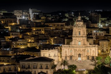 Fototapeta na wymiar Veduta notturna di Modica - Ragusa - Sicilia - Italia. Duomo di San Giorgio