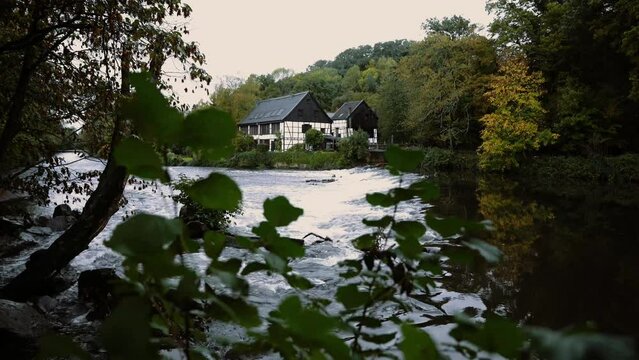 Wipperkotten im Bergischen Land bei Solingen, Herbstfarben in Deutschland