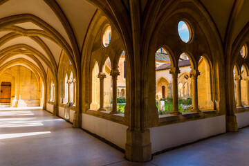 Le cloître de la Collégiale de Neuchâtel en Suisse